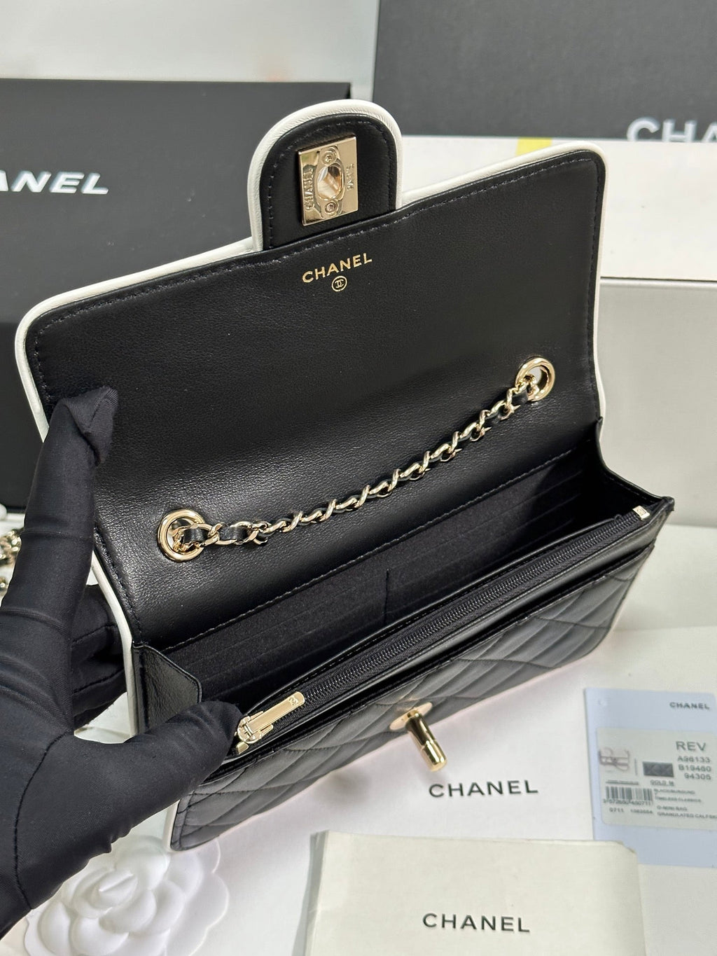 QUILTED FLAP BAG WITH WHITE TRIM 19 IN BLACK LAMBSKIN