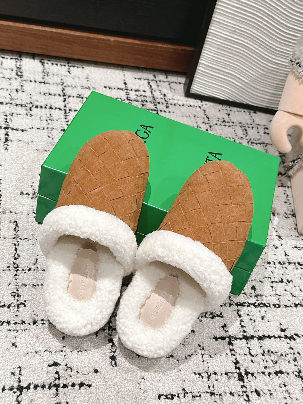REGGIE SLIPPER IN BRONZE BROWN SUEDE AND SHEARLING LINING
