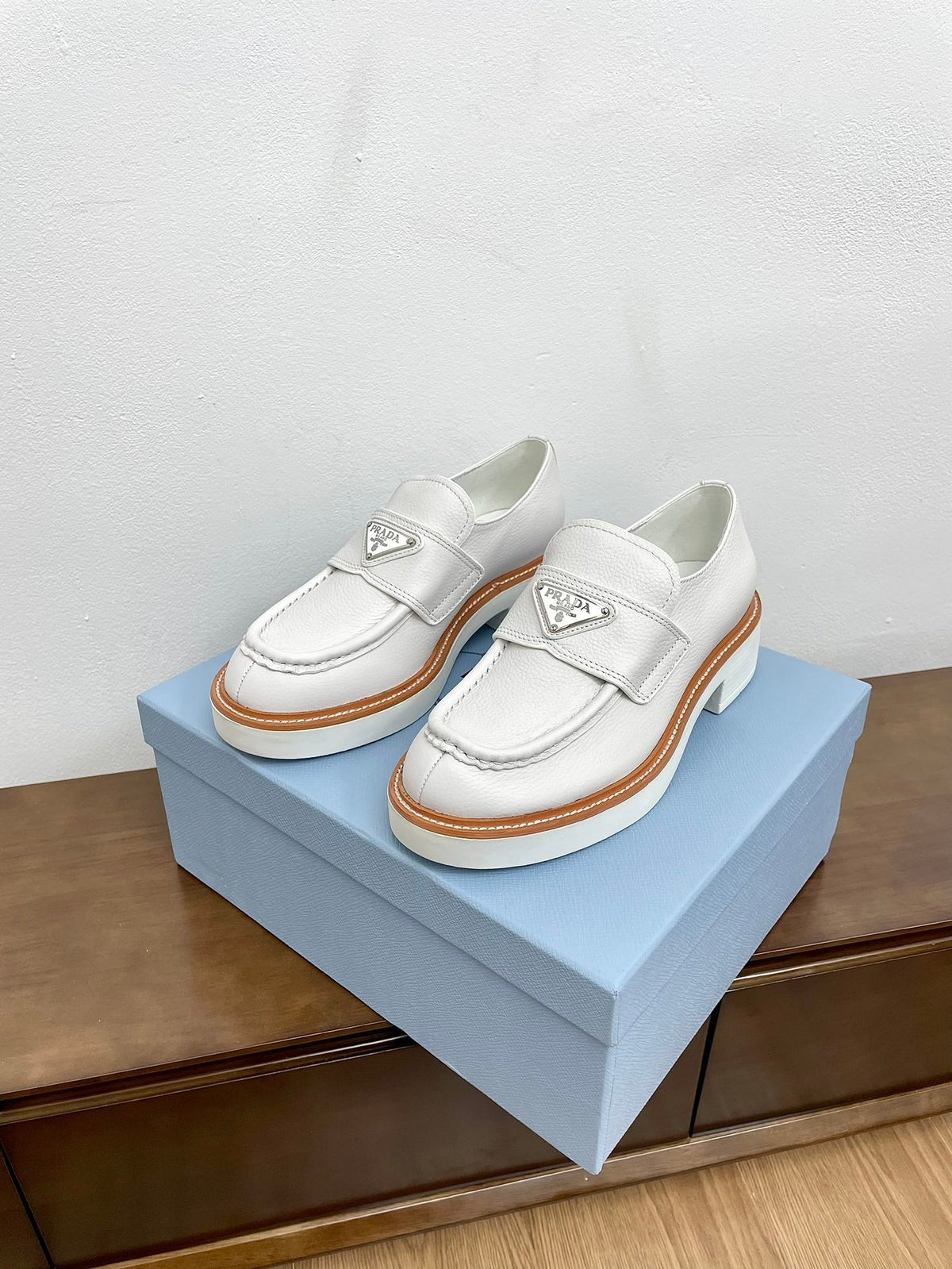 PRA CHOCOLATE LOAFERS WHITE CALFSKIN