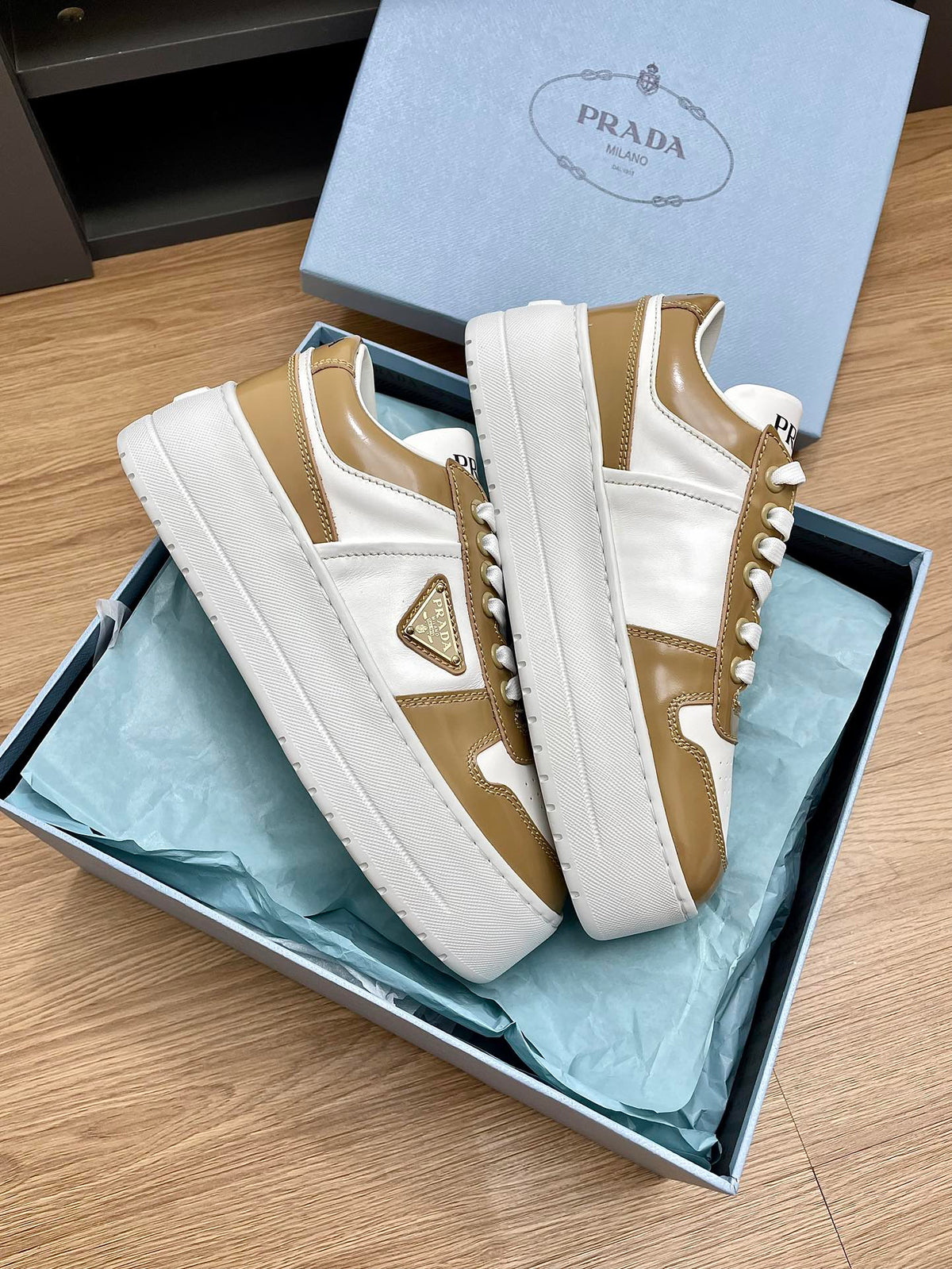 PRA DOWNTOWN BOLD SNEAKERS WHITE AND PEANUT CALFSKIN