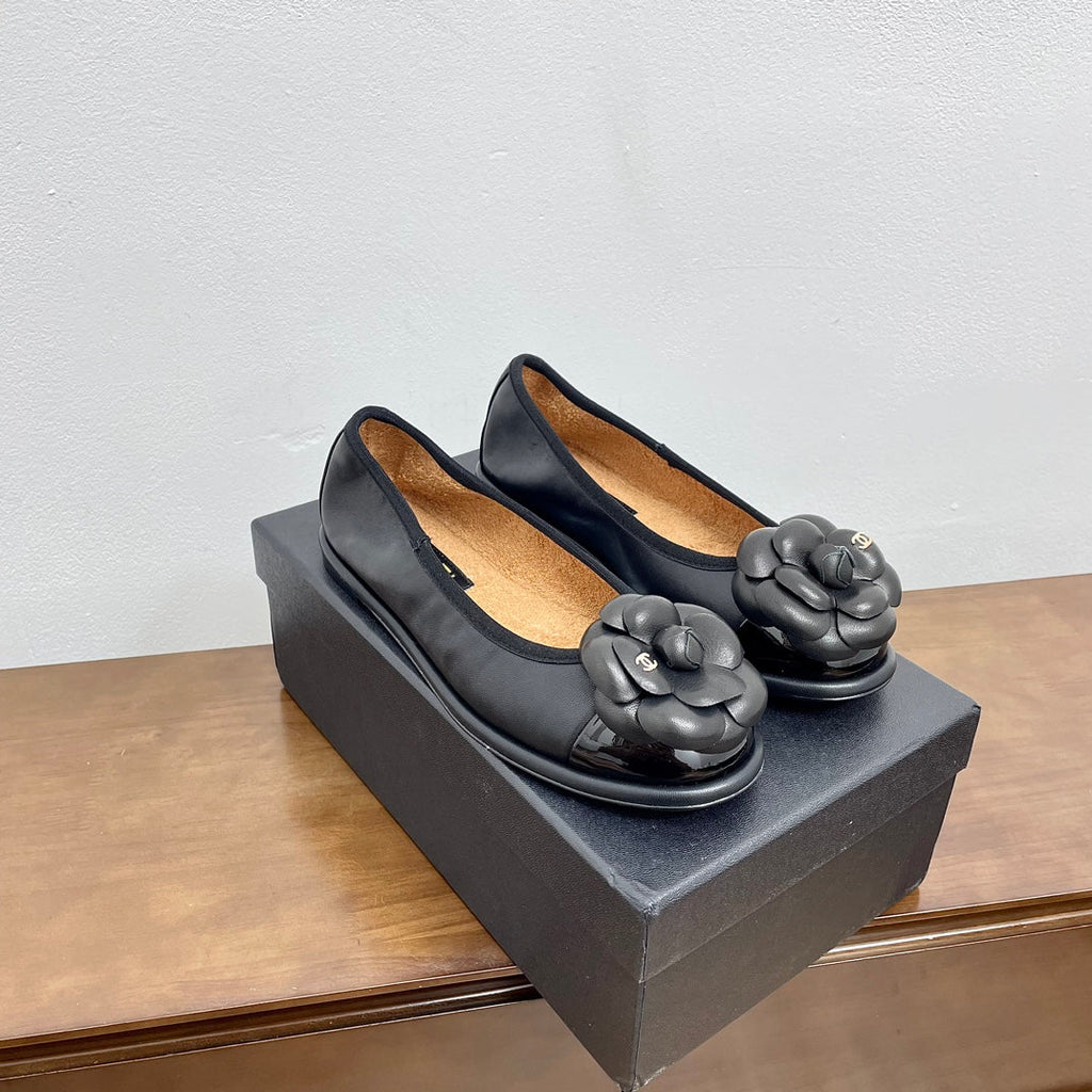 BALLET FLAT ROUND TOE IN BLACK SHEEPSKIN WITH FLOWER