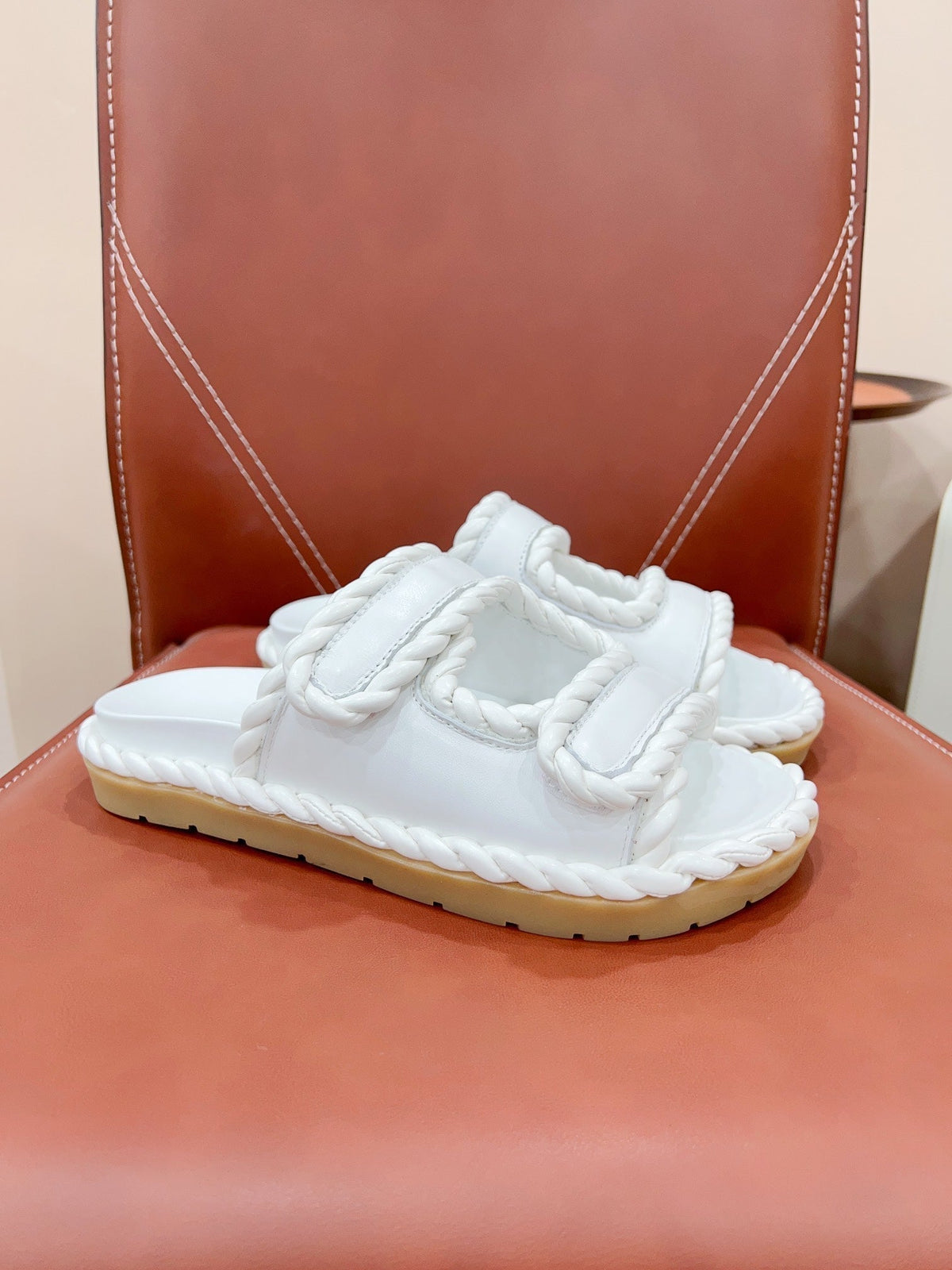 REFINED DAD SANDAL IN WHITE LAMBSKIN MULE
