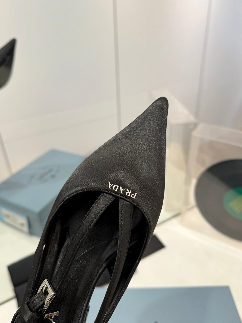 PRA STRAP CUT-OUT PUMPS BLACK SATIN