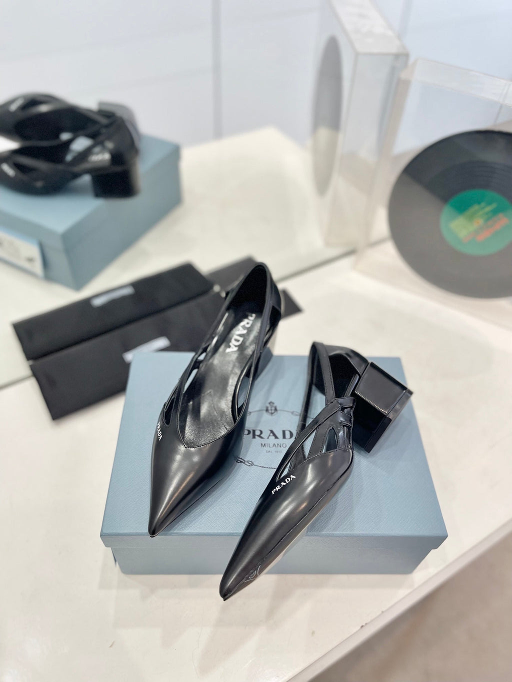 PRA STRAP CUT-OUT PUMPS BLACK CALFSKIN