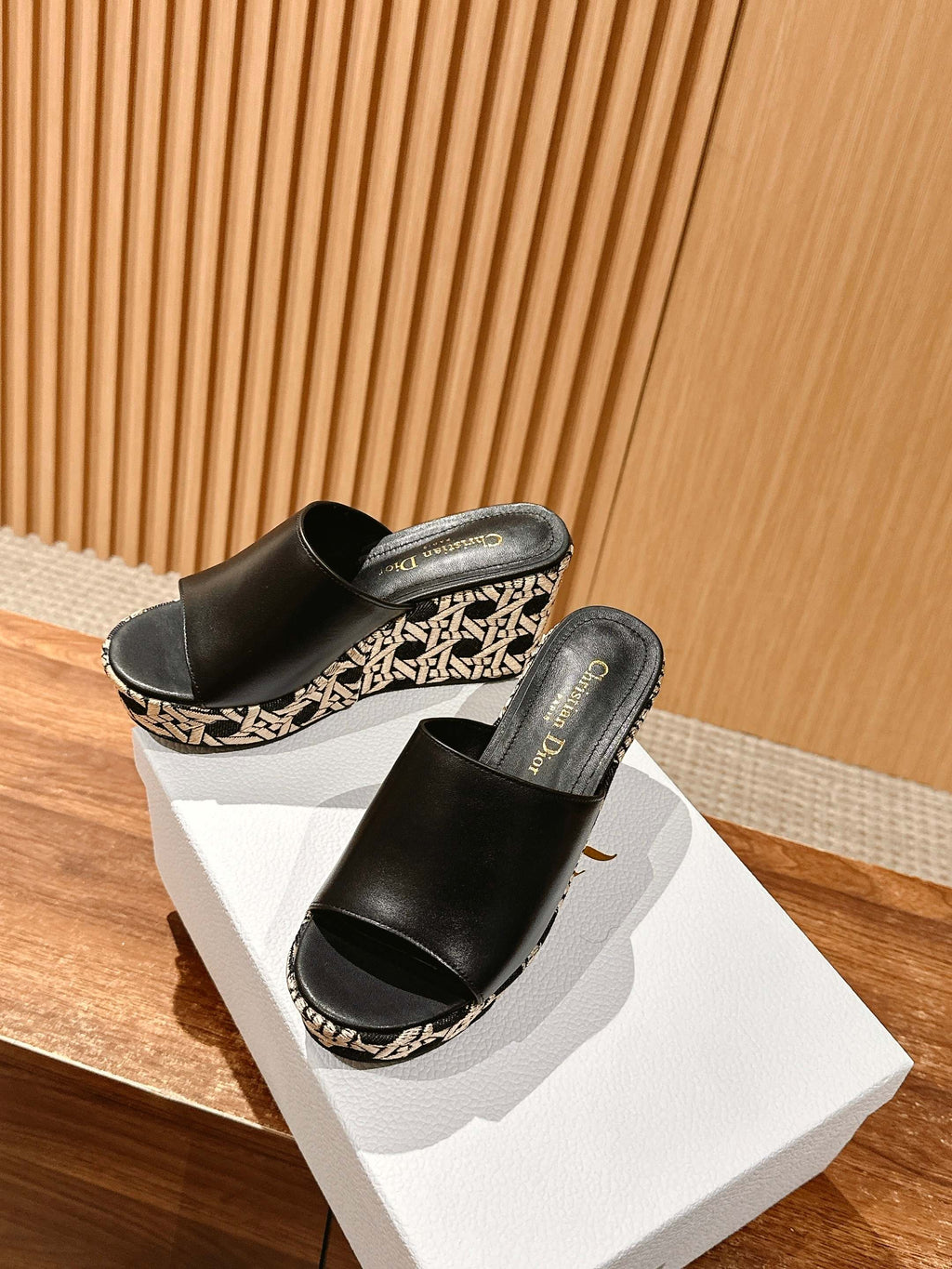 ATTITUDE WEDGE SLIDE 90MM IN BLACK CALFSKIN CANVAS SOLE