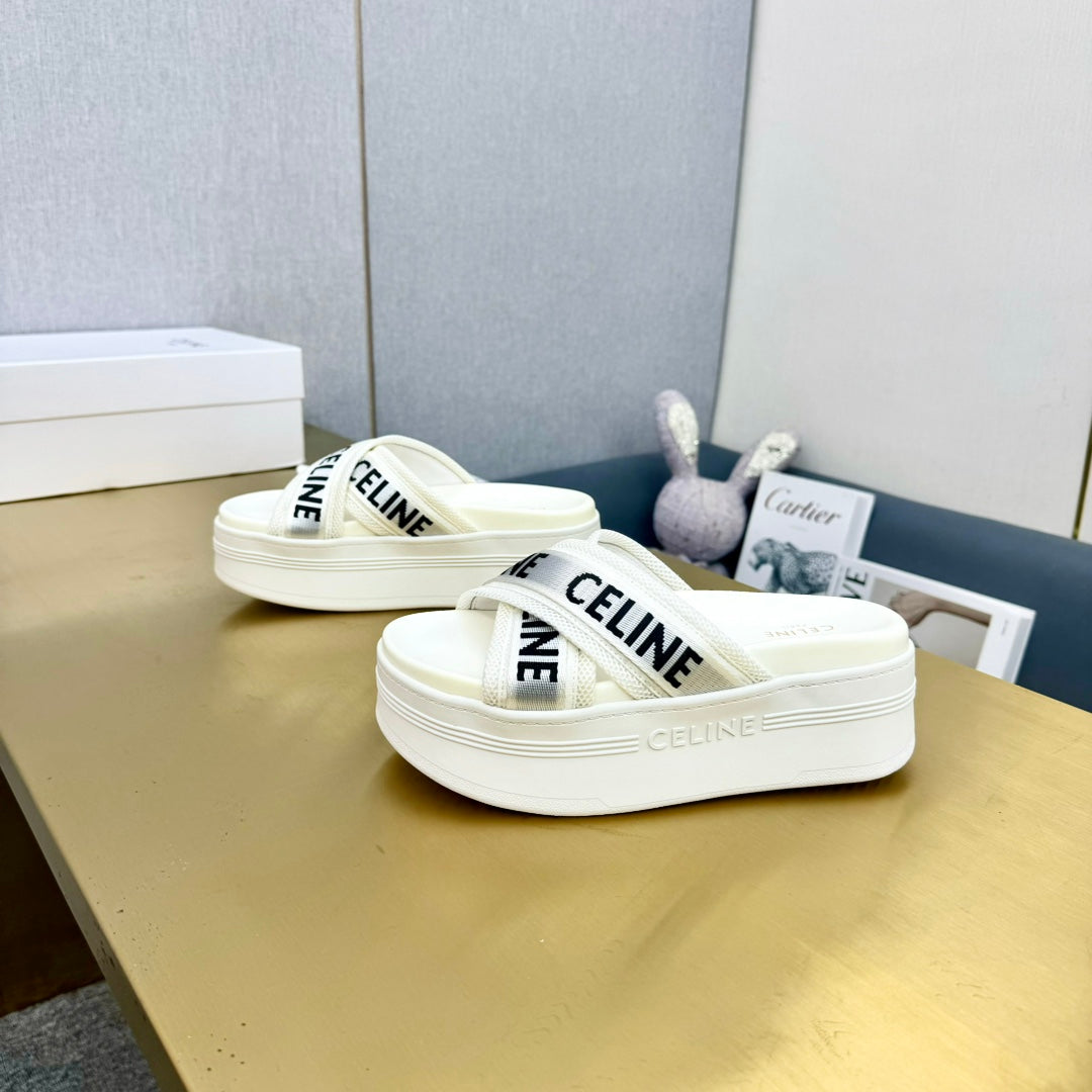 BLOCK SLIDE CROSS-STRAP IN WHITE MESH NYLON AND TEXT WITH JACQUARD
