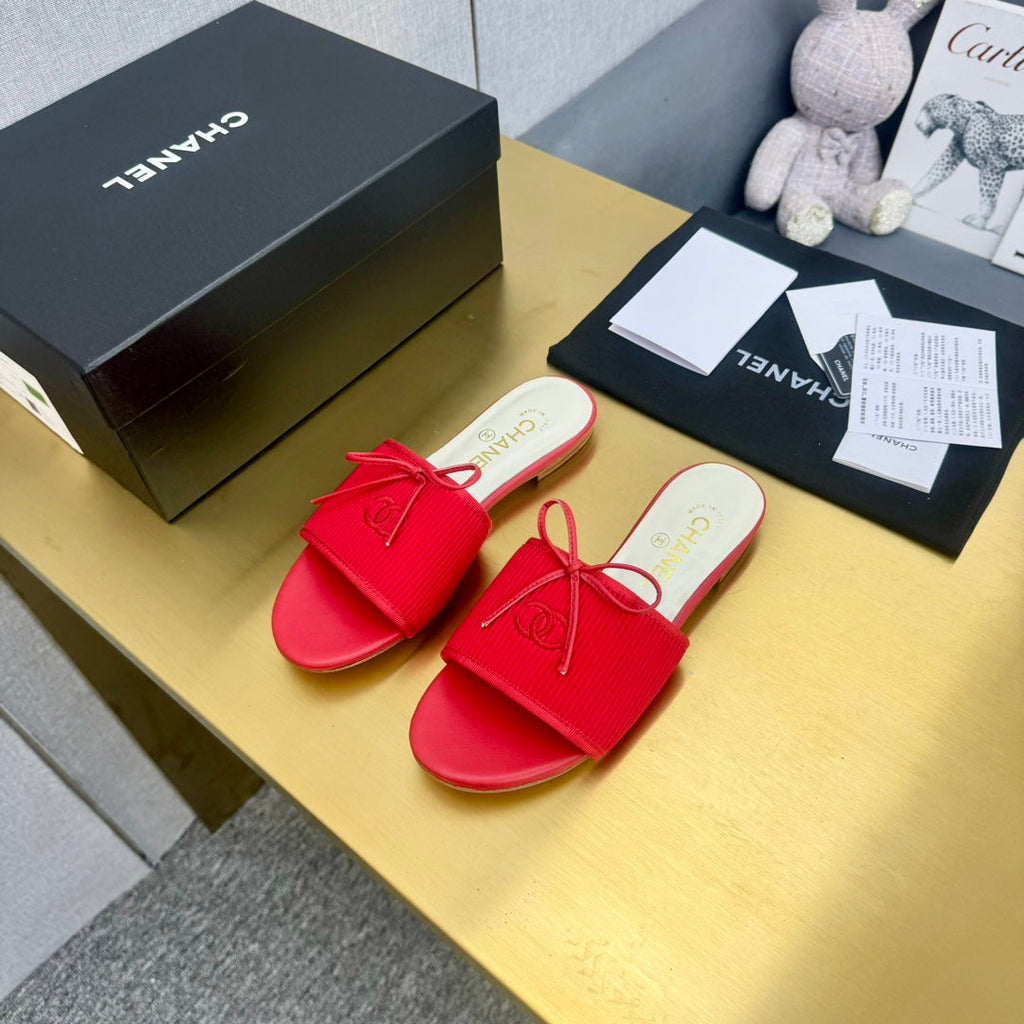 BOW SLIPPERS IN CANDY RED LAMBSKIN
