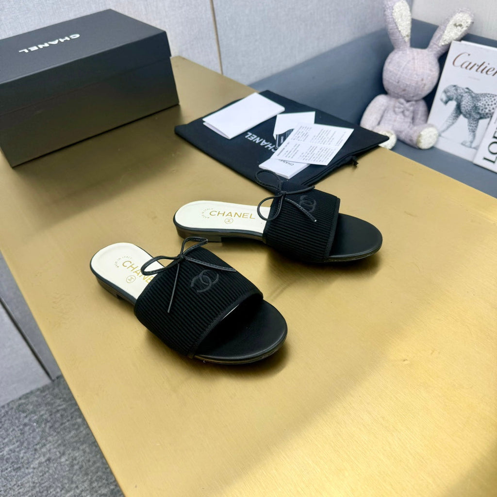 BOW SLIPPERS IN BLACK LAMBSKIN