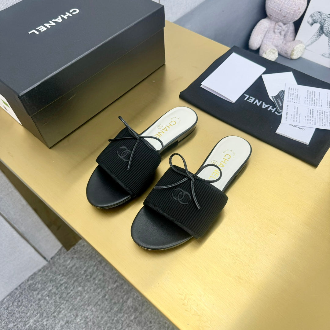 BOW SLIPPERS IN BLACK LAMBSKIN