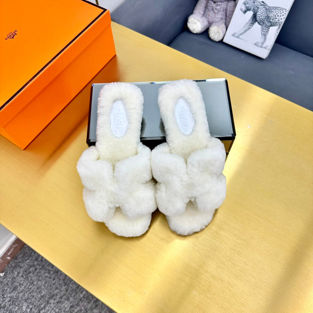 0RAN SHEARLING SANDALS WHITE