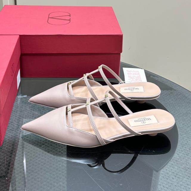ROCKSTUD WISPY SOFT PINK CALFSKIN MULE 20MM