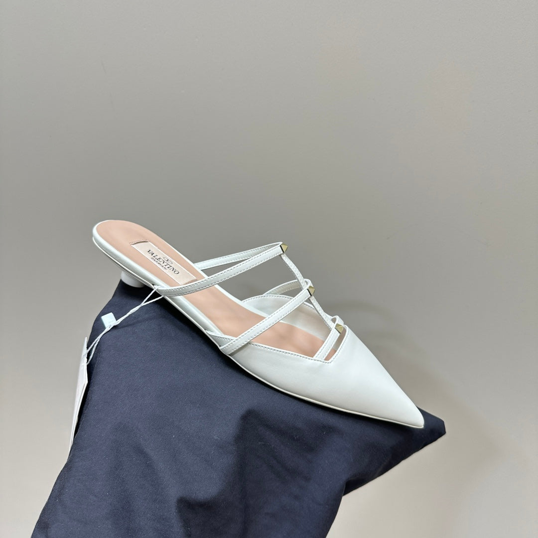 ROCKSTUD WISPY WHITE CALFSKIN MULE 20MM