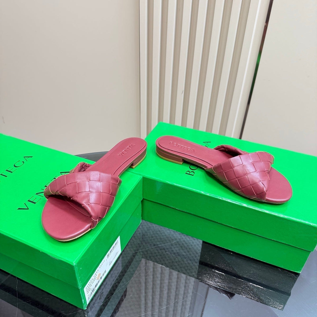BLINK FLAT MULE IN BERRY RED INTRECCIATO LEATHER