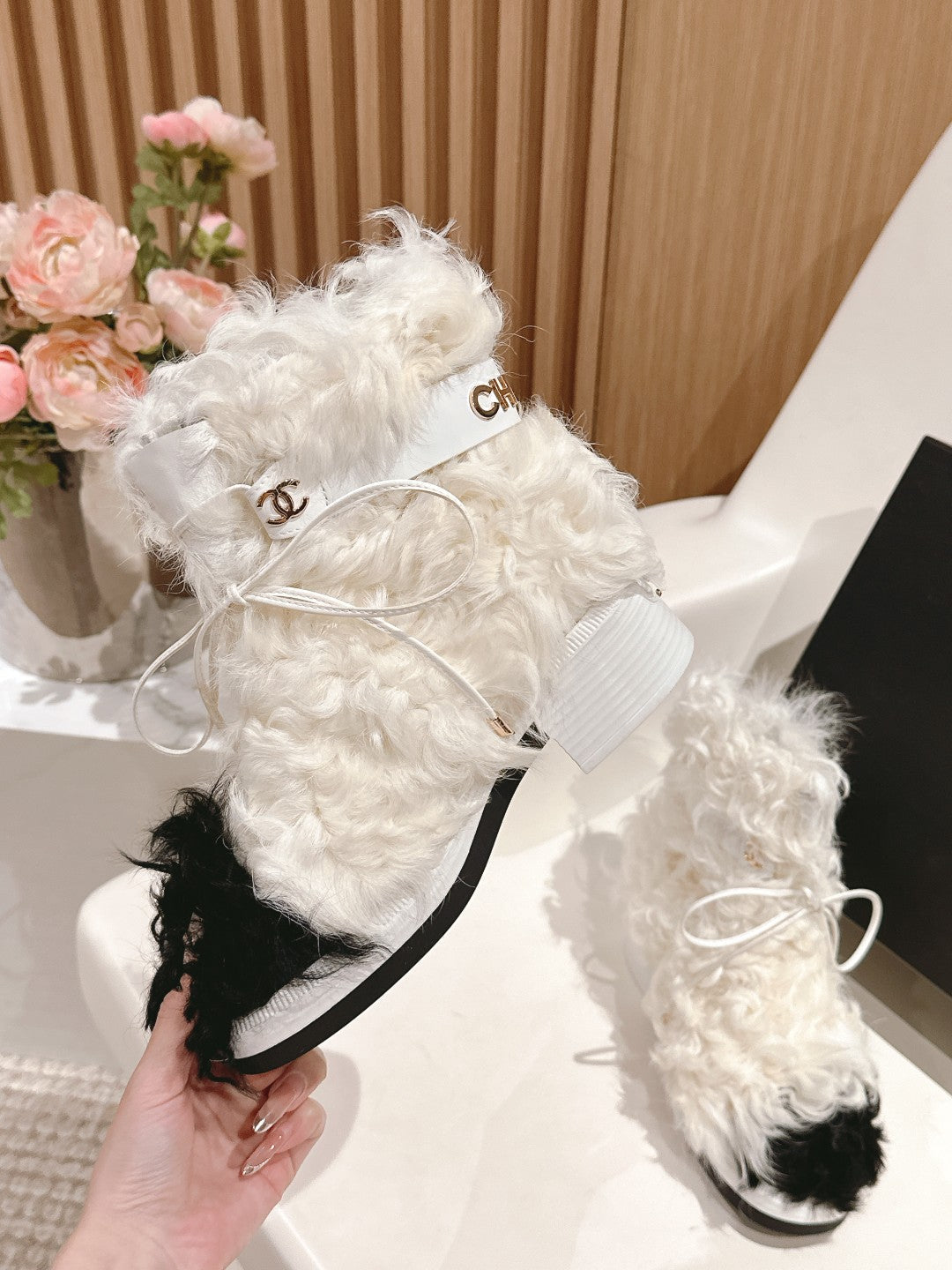 SHORT BOOTS IN WHITE LAMB FUR AND LAMBSKIN 962186