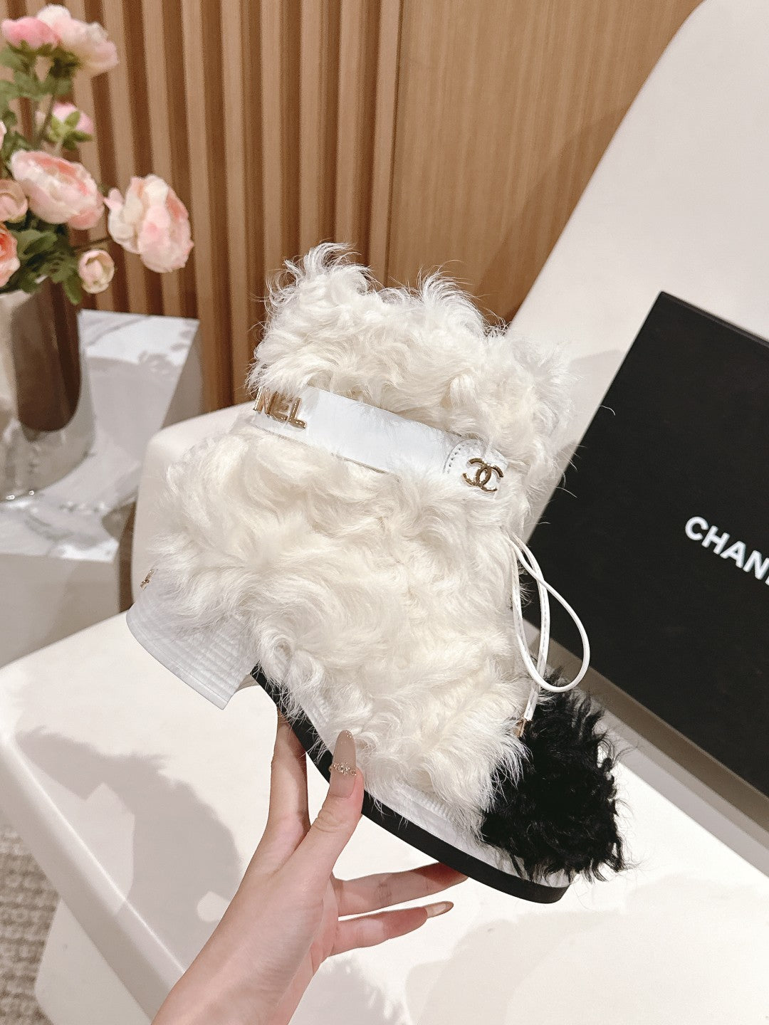 SHORT BOOTS IN WHITE LAMB FUR AND LAMBSKIN 962186