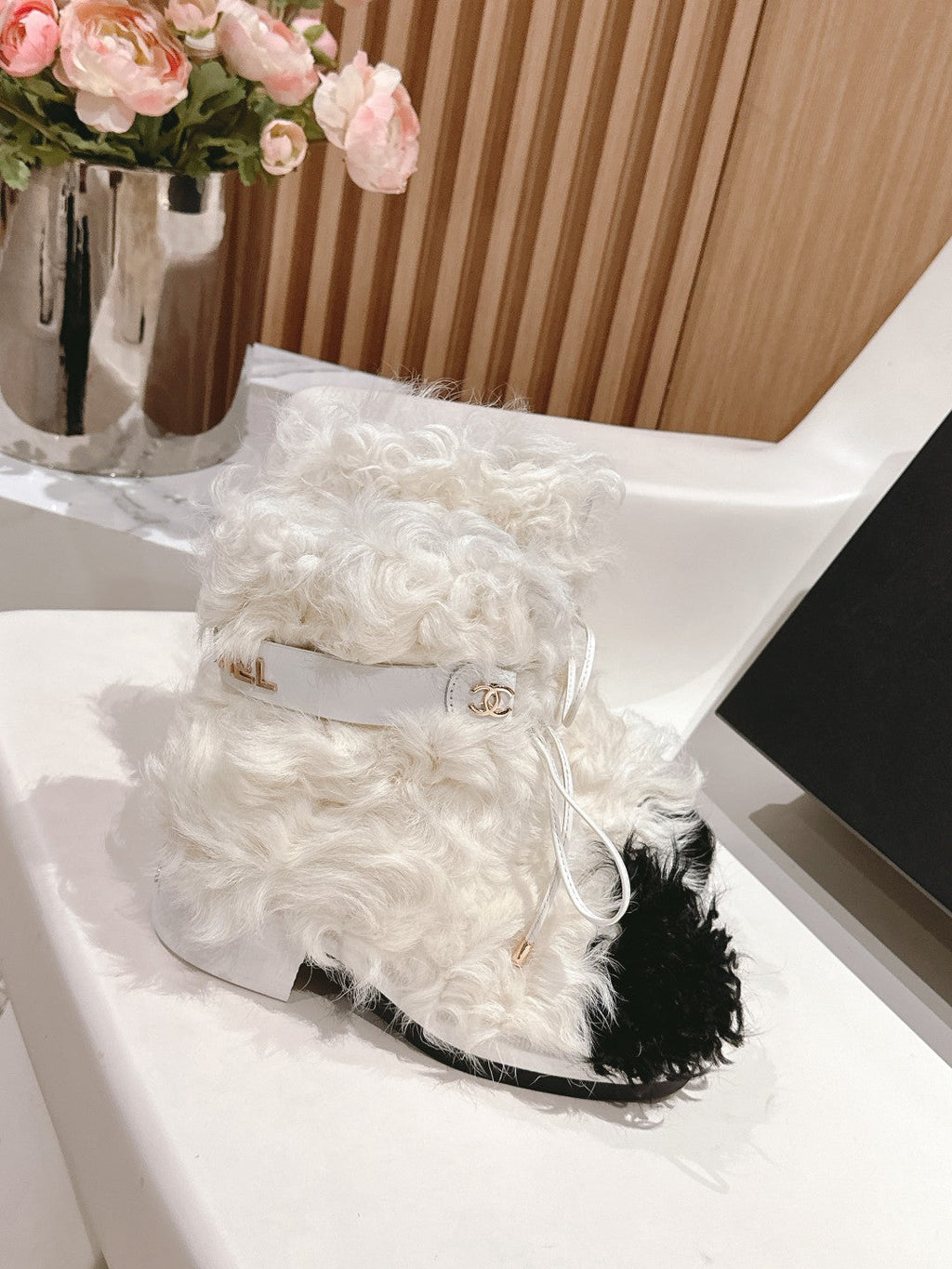SHORT BOOTS IN WHITE LAMB FUR AND LAMBSKIN 962186
