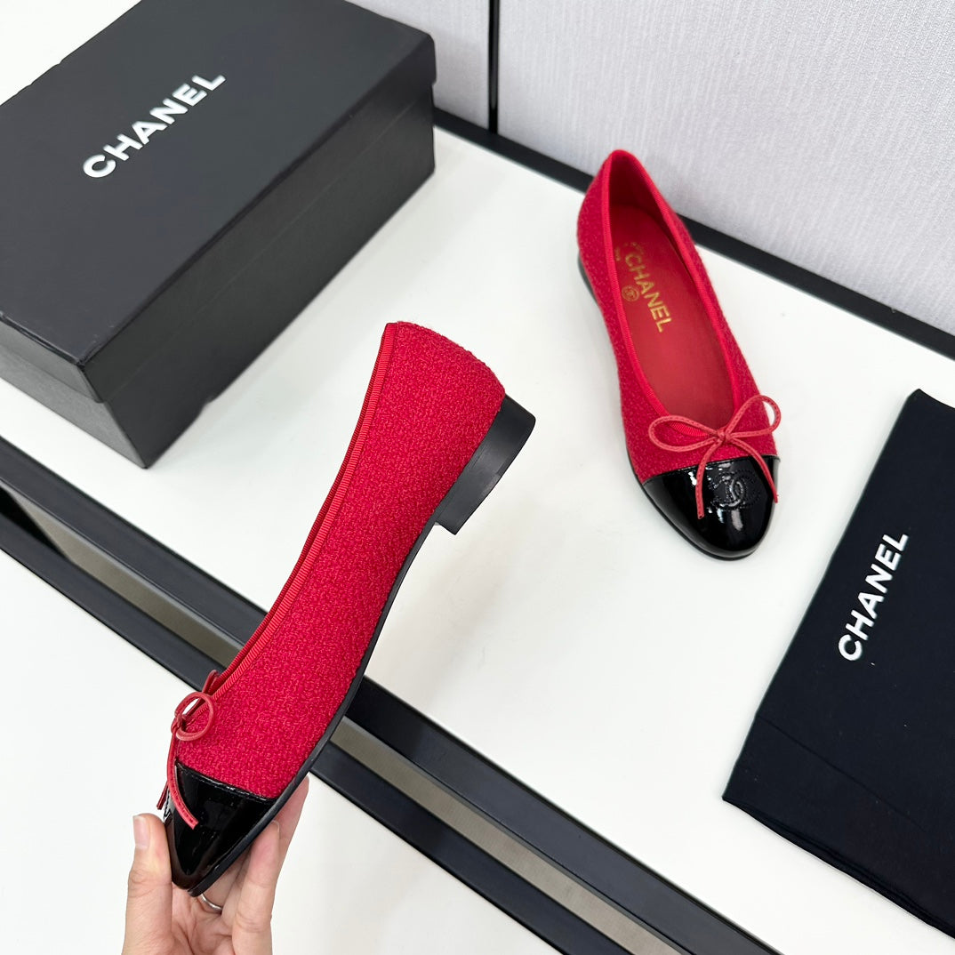 BALLET FLATS IN RUBY RED TWEED AND BLACK CALFSKIN