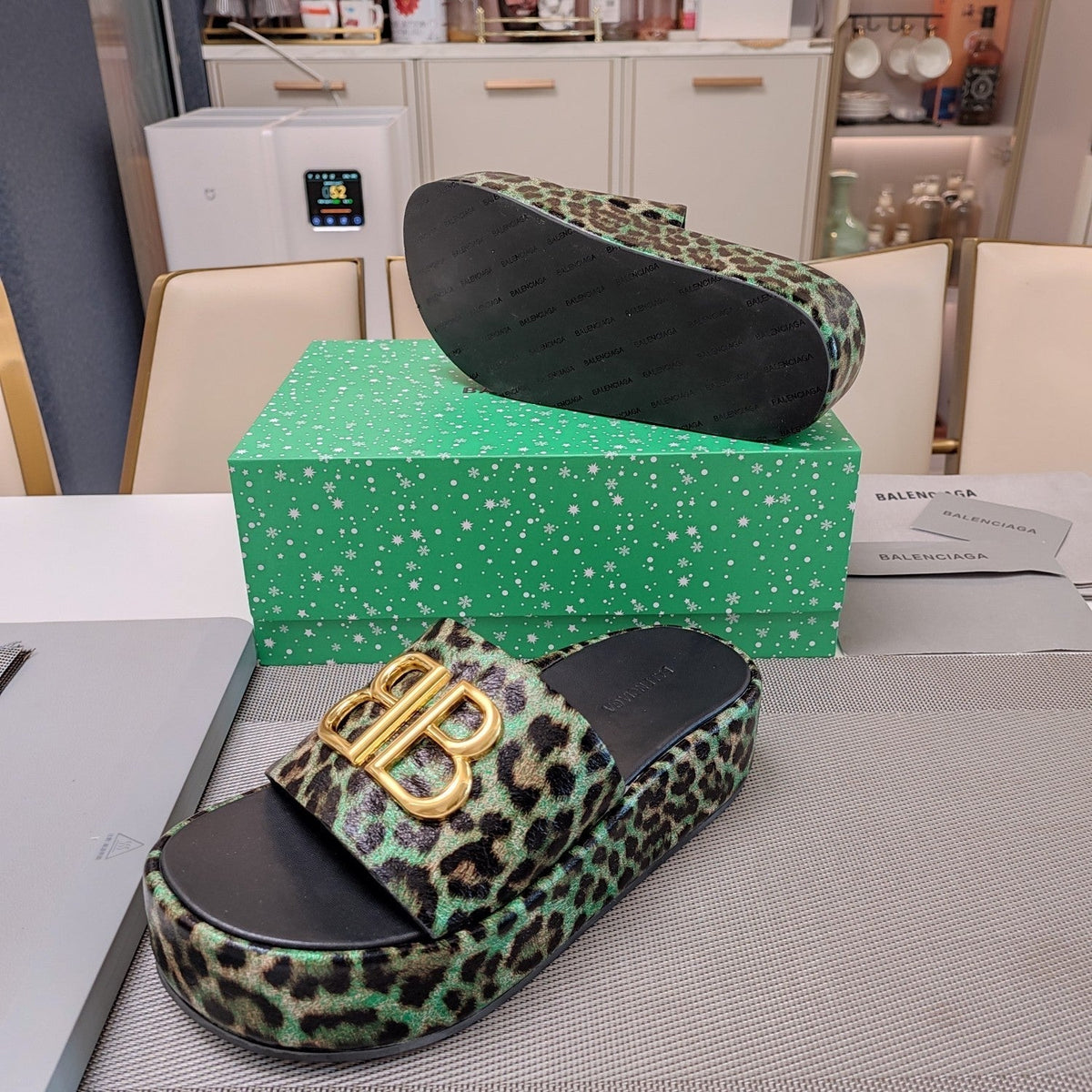 RISE SANDAL THICK-SOLED IN LIGHT GREEN LEOPARD PRINT CALFSKIN
