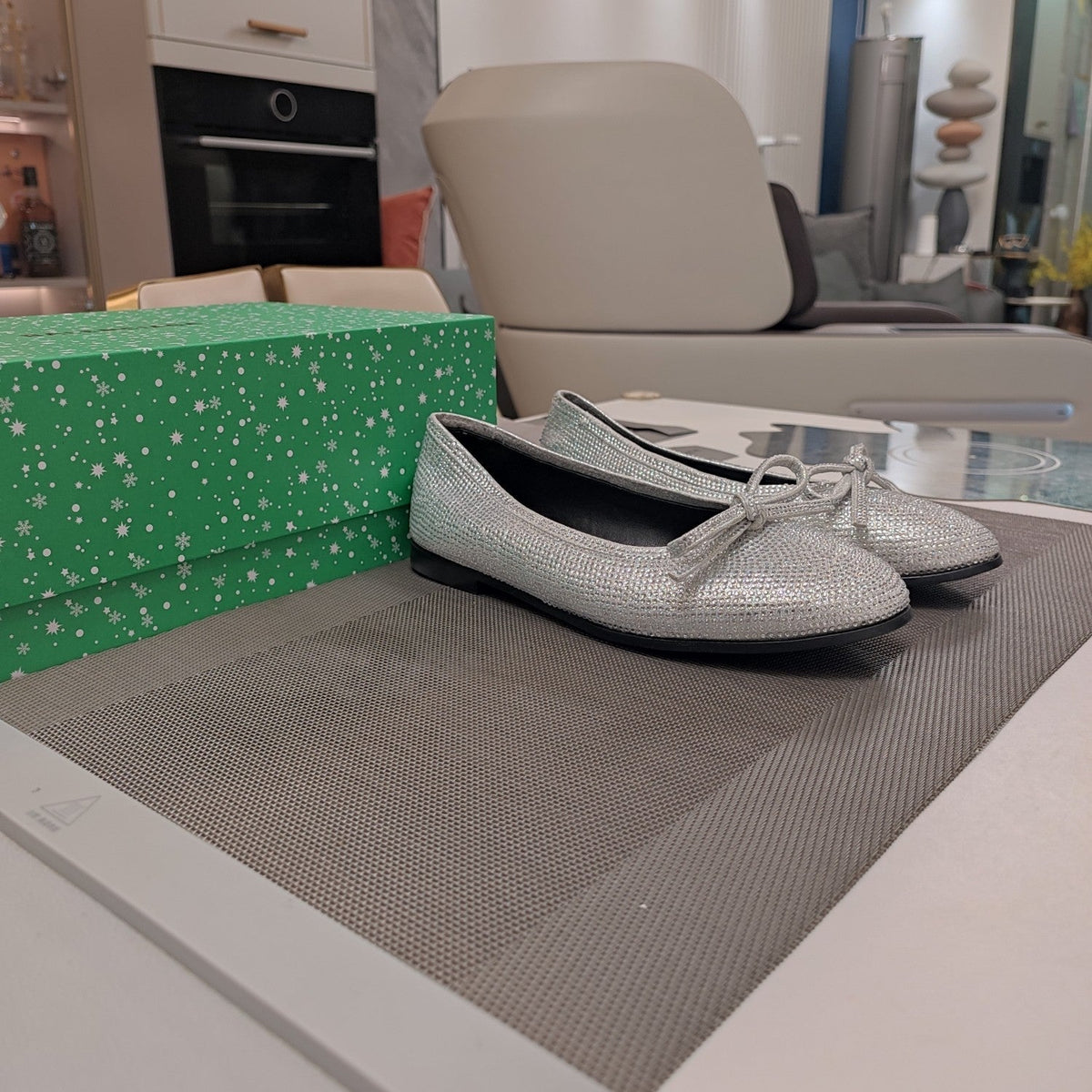 RHINESTONE BALLET FLATS WITH BOW IN METALLIC SILVER SHEEPSKIN