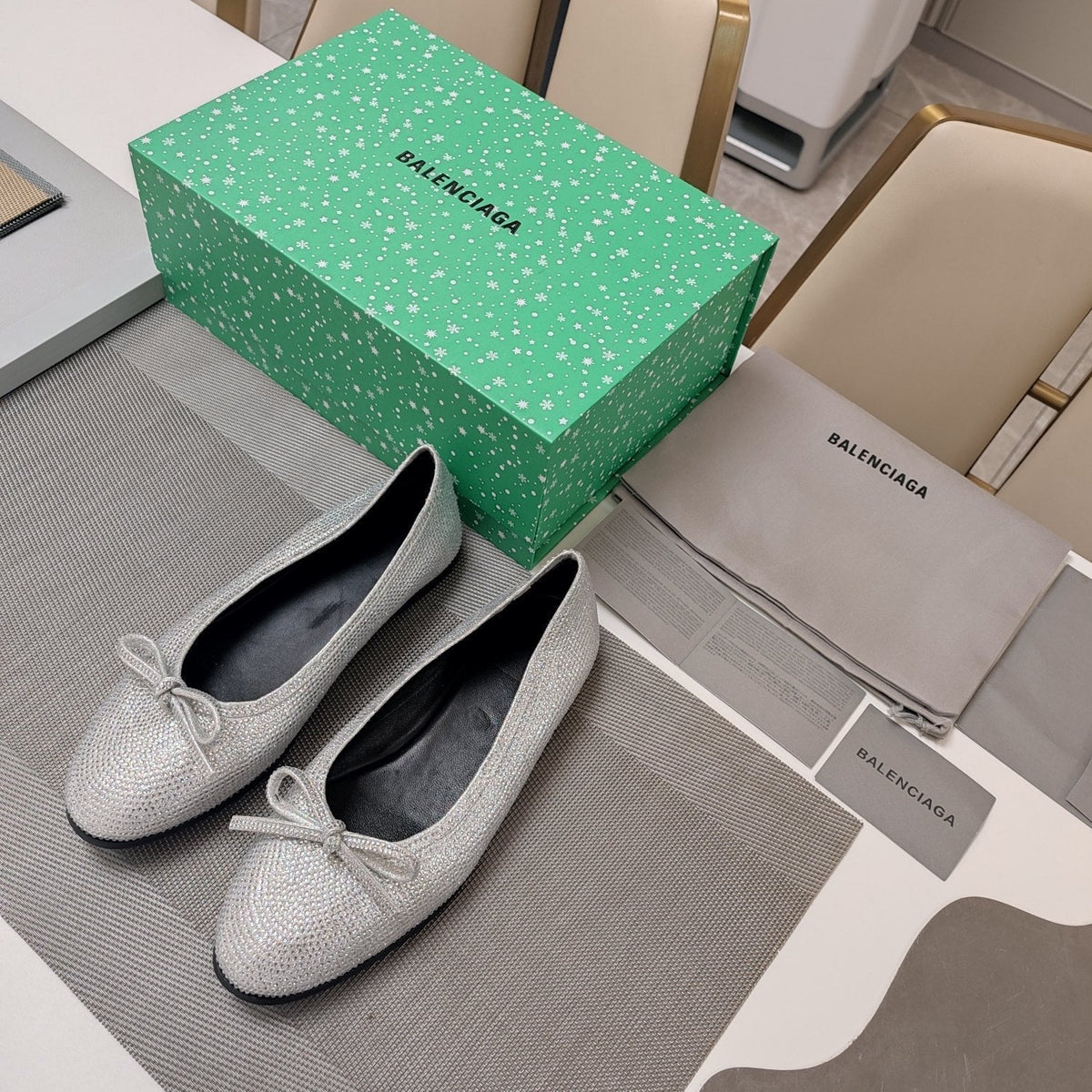 RHINESTONE BALLET FLATS WITH BOW IN METALLIC SILVER SHEEPSKIN