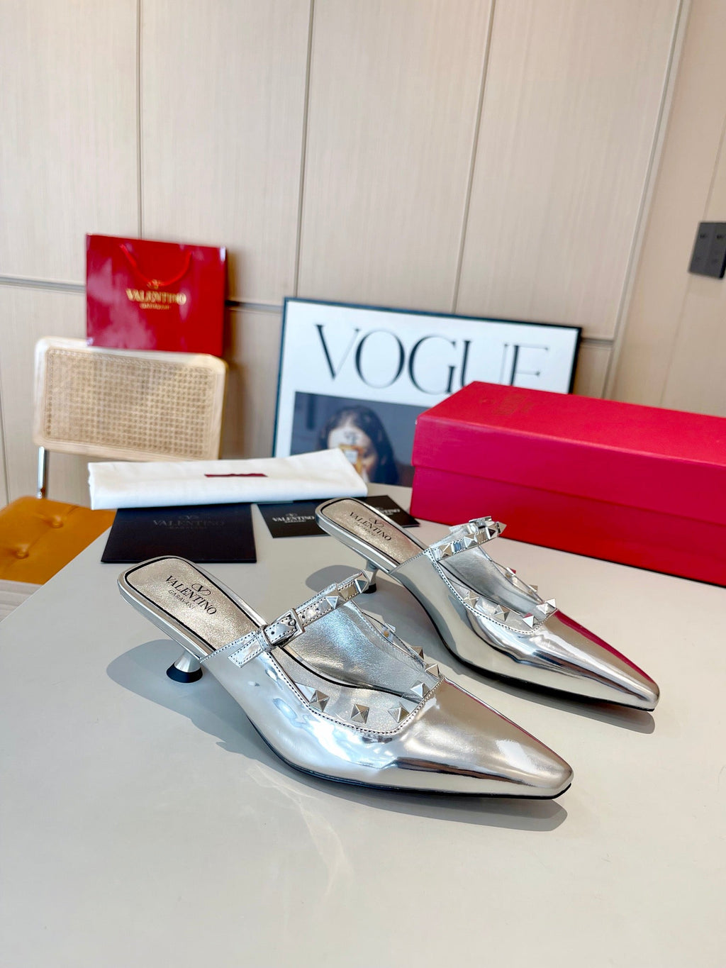 ROCKSTUD CAGED MULES 5 CM IN SILVER CALFSKIN