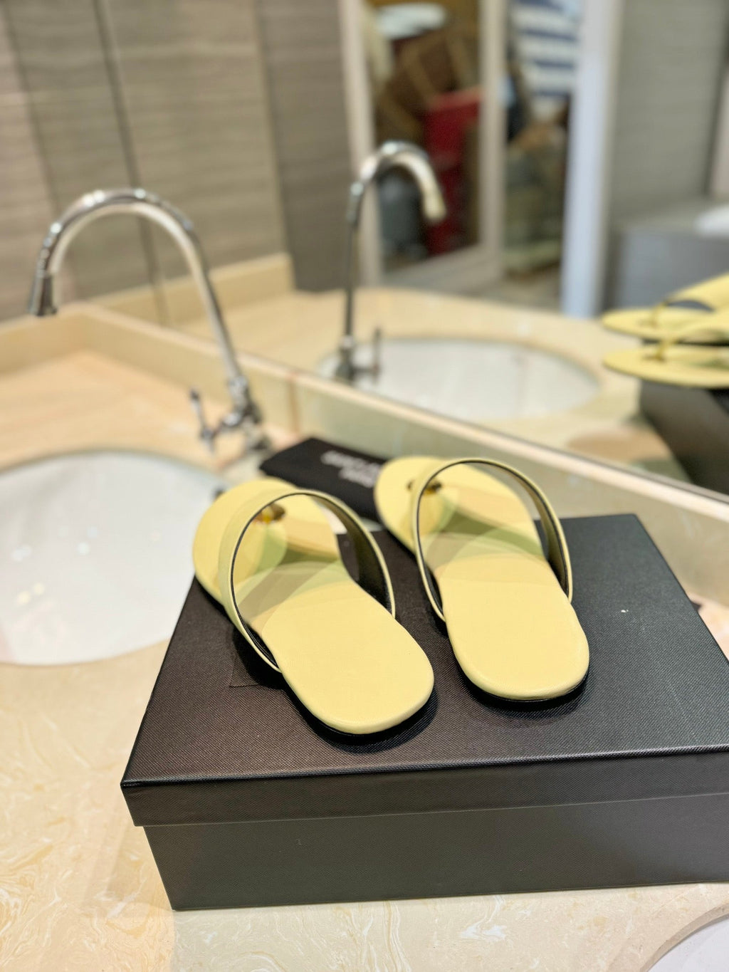 SL KOUROS THONG SANDALS PASTEL YELLOW CALFSKIN