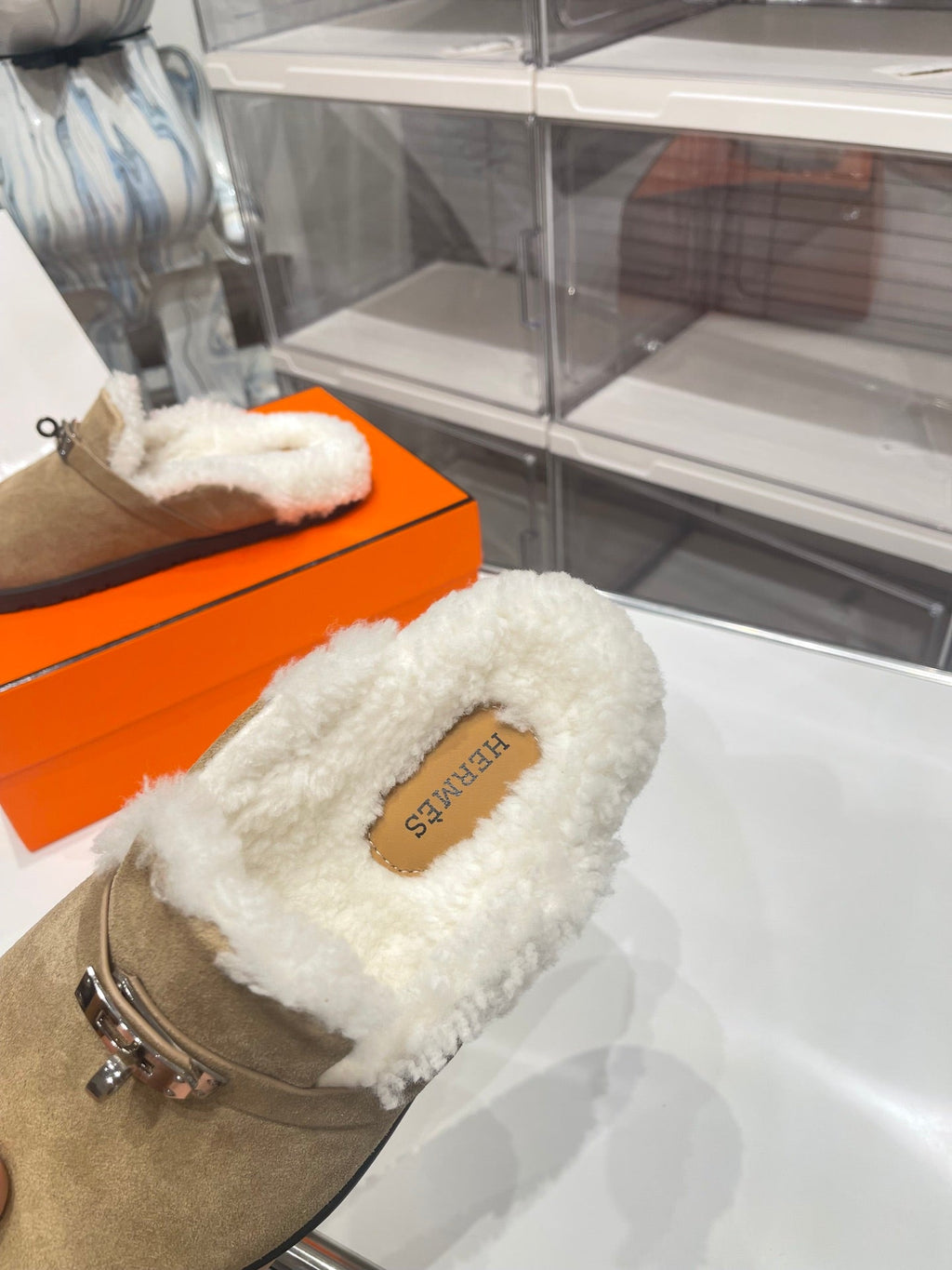 SLIP-ON MULE IN TORTILLA BROWN SUEDE AND SHEARLING LINING