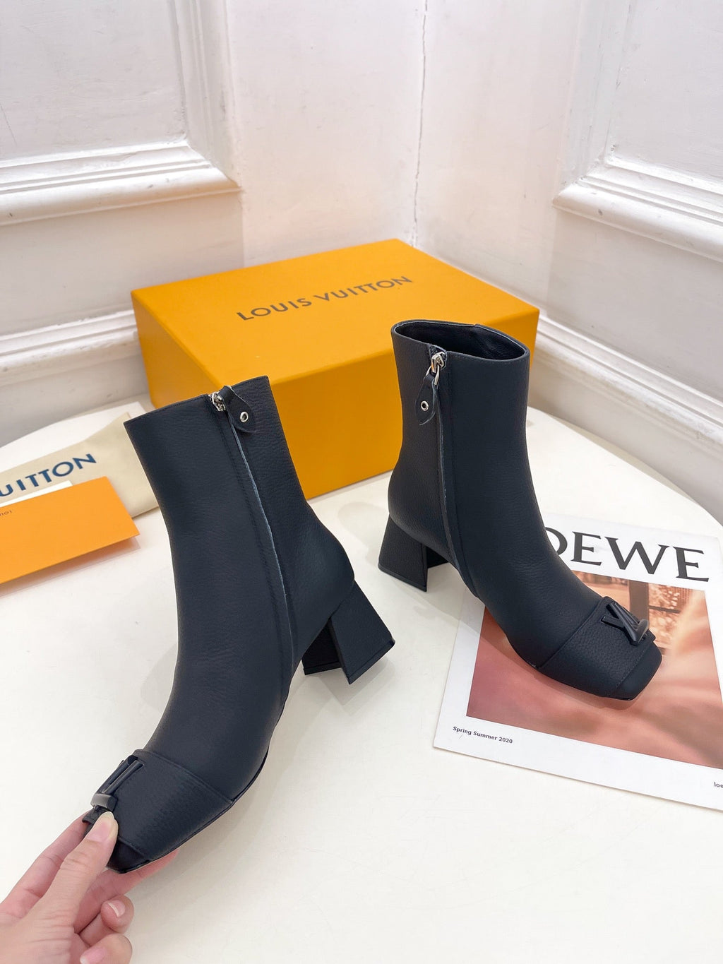 ANKLE BOOTS BLOCK HEEL 5.5 CM IN BLACK PEPPLE CALFSKIN