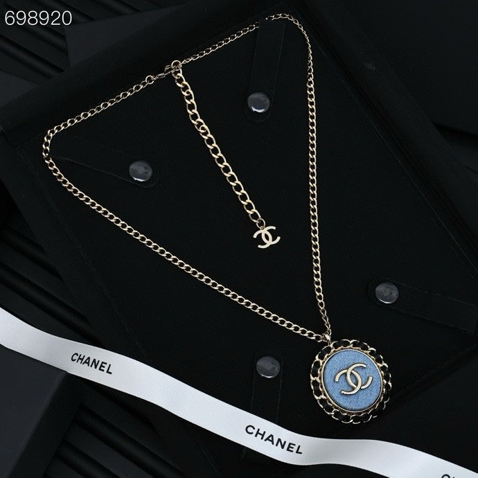 25P OVAL NECKLACE IN BLUE DENIM BLACK LEATHER-THREADED CHAIN