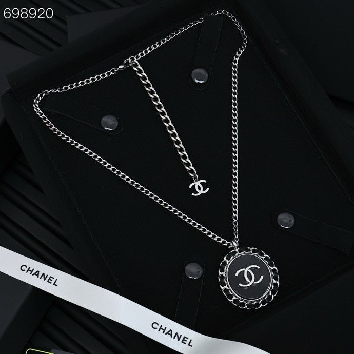 25P OVAL NECKLACE IN BLUE DENIM BLACK LEATHER-THREADED CHAIN