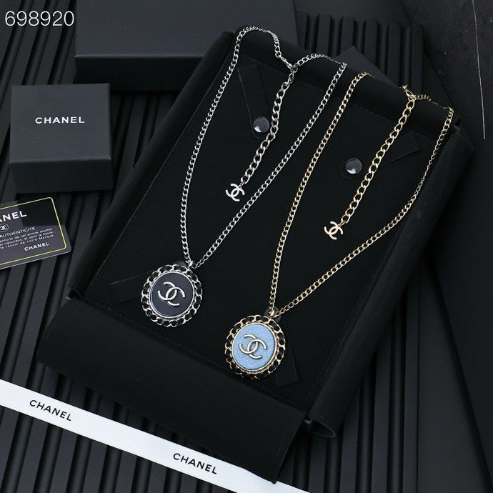25P OVAL NECKLACE IN BLUE DENIM BLACK LEATHER-THREADED CHAIN