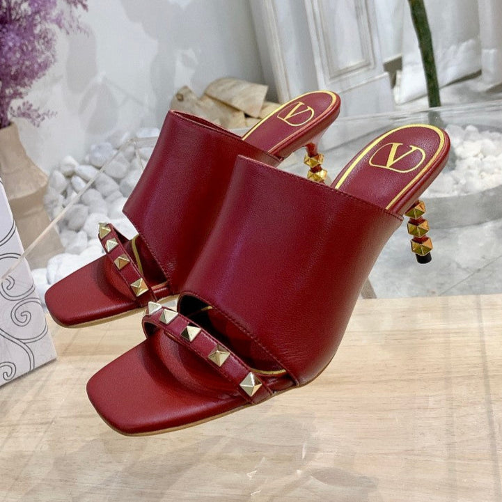 ROCKSTUD TOWER-HEEL MULES IN CURRANT RED CALFSKIN 7 CM